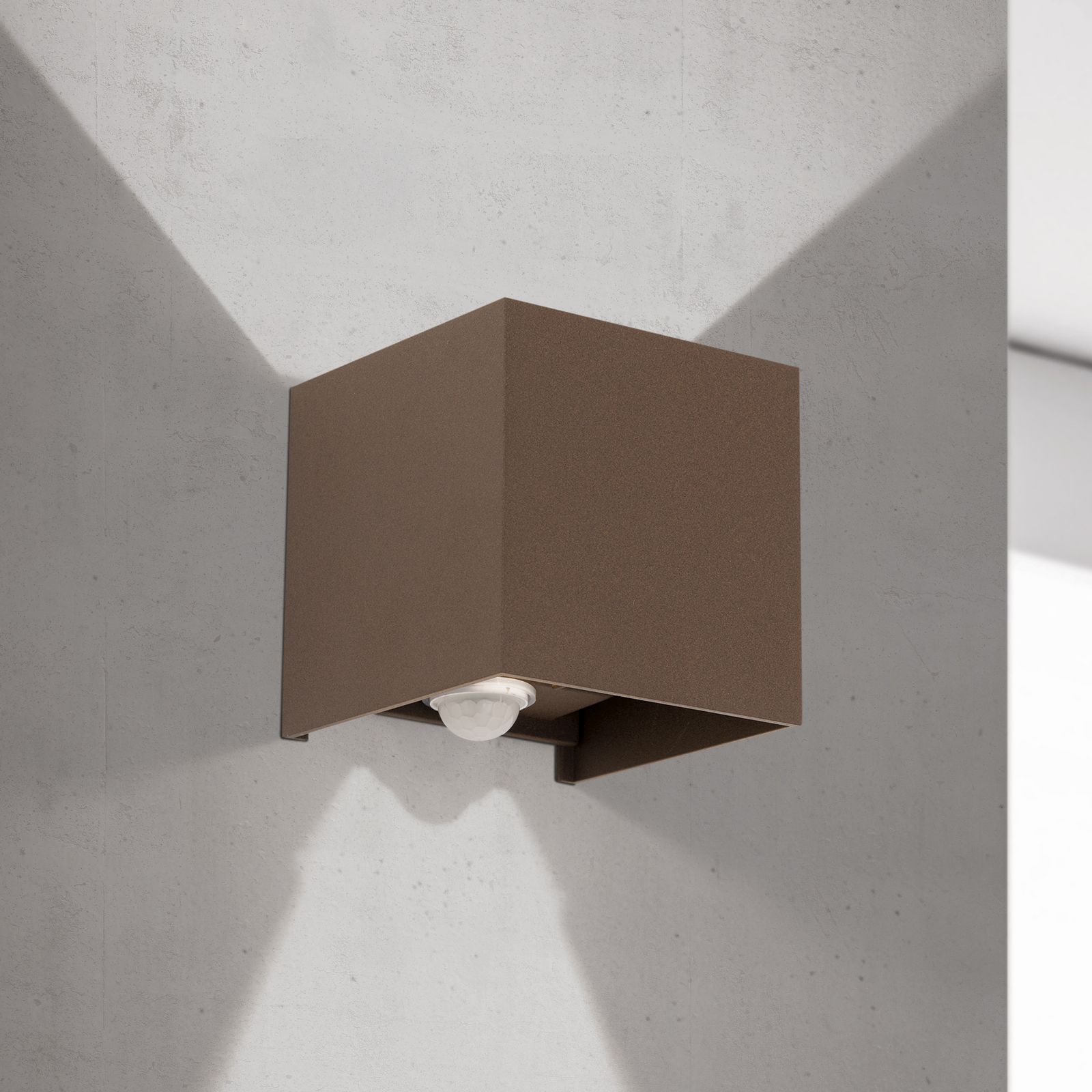 LED outdoor wall light CUBE-S, corten, Motion and twilight sensor