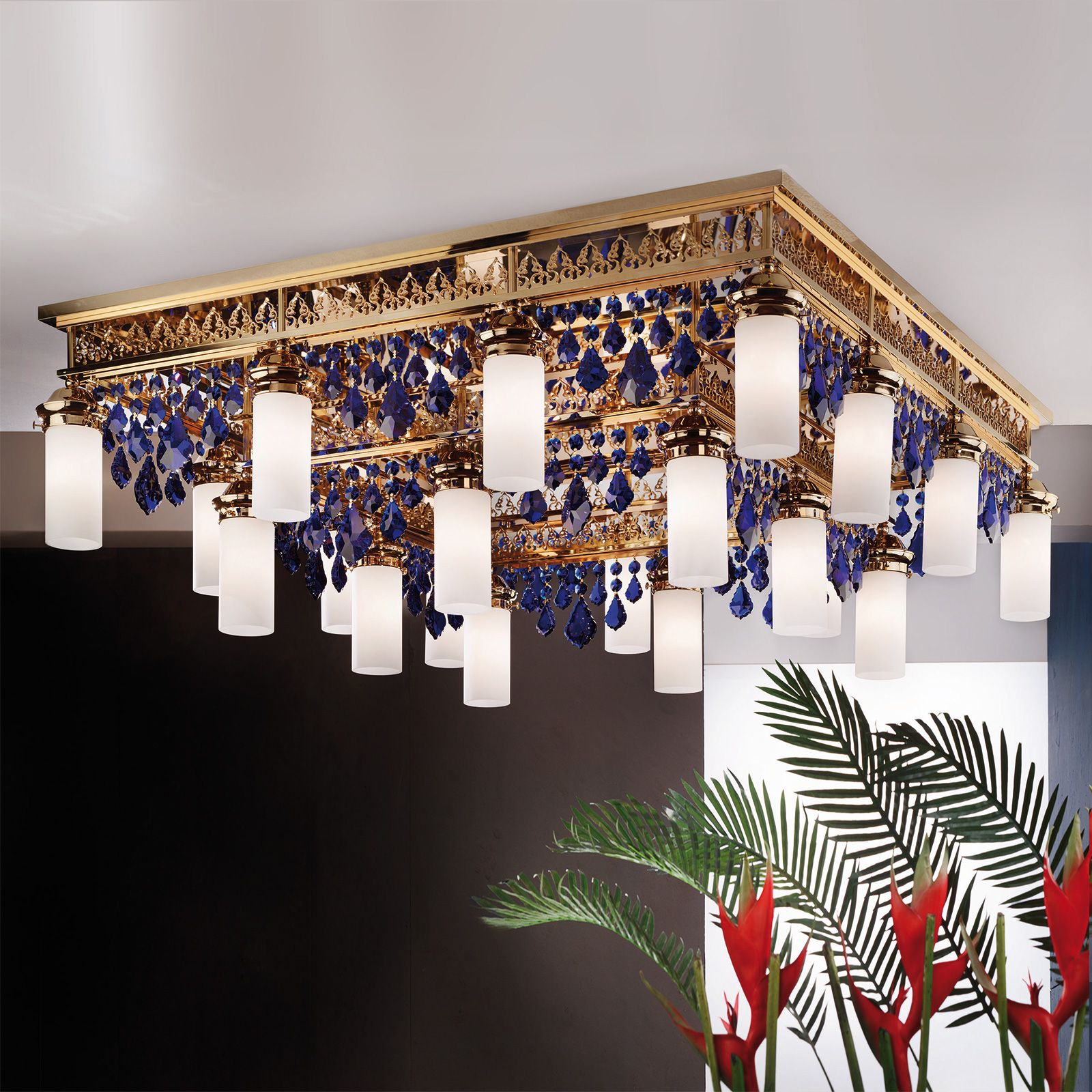 Deckenluster ORIONtal, 20-flammig, Gold, mit blauen Kristallpendeln
