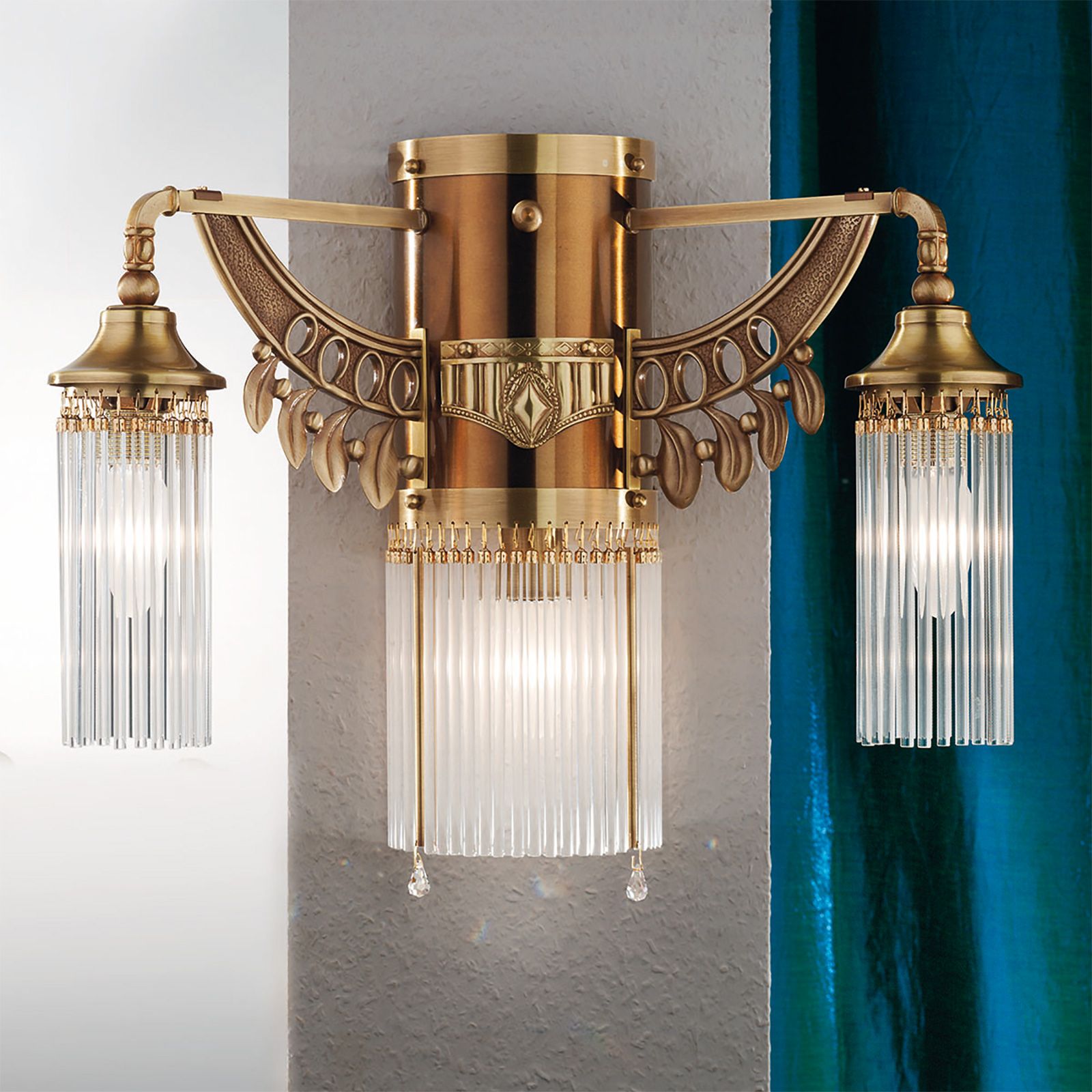 Wandleuchte ADELE, 3-flammig, Altmessing, mit Stäbchen