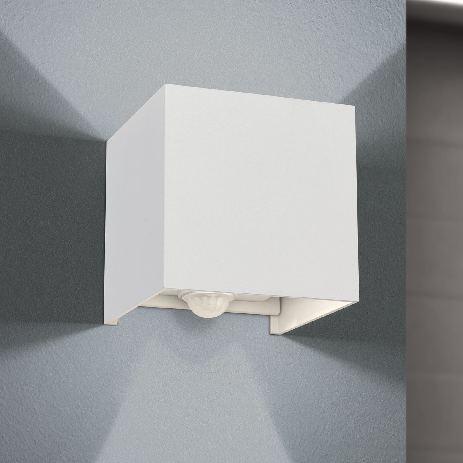 LED outdoor wall light CUBE-S, white, Motion and twilight sensor