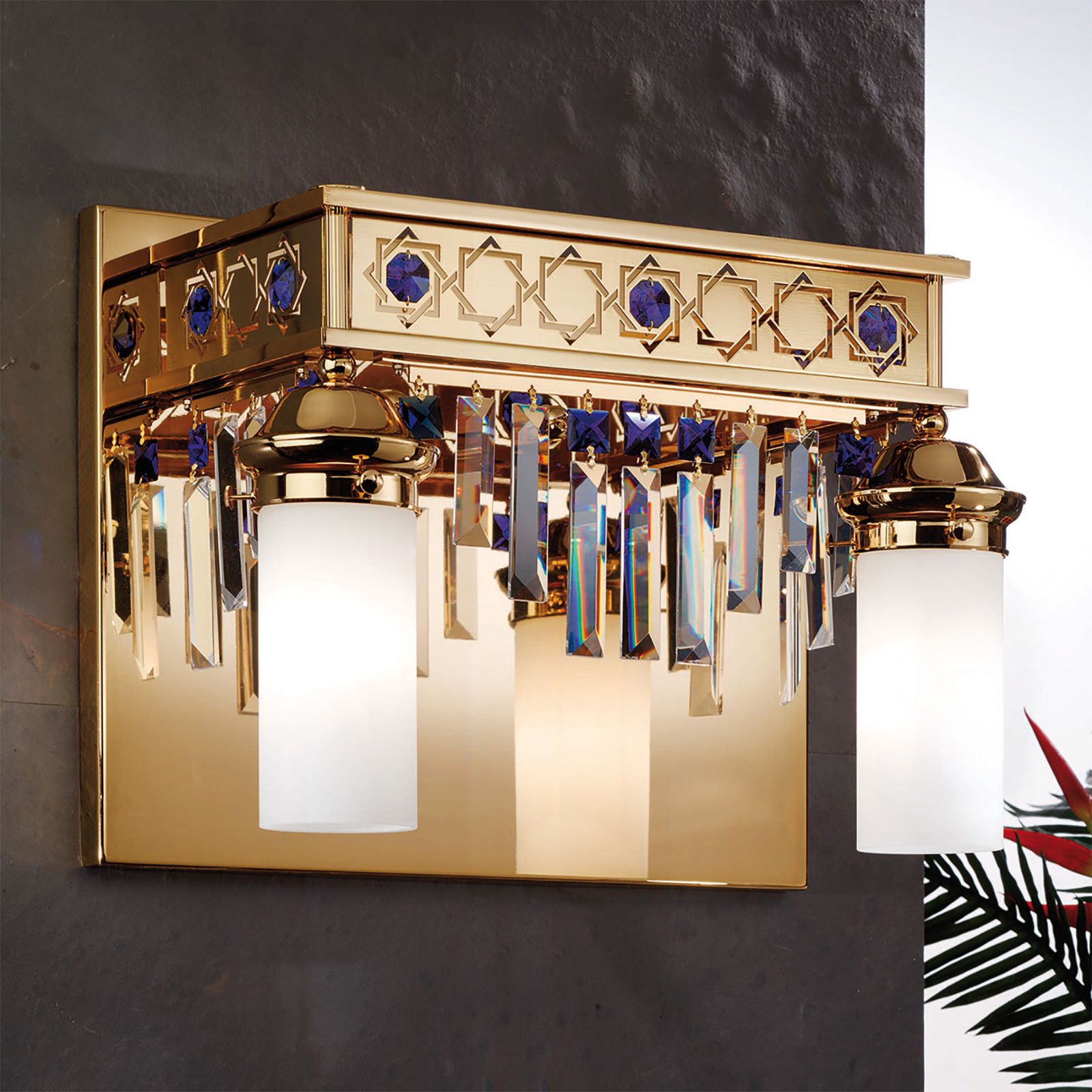 Wandleuchte ORIONtal, 2-flammig, Gold, mit blauen Kristallprismen